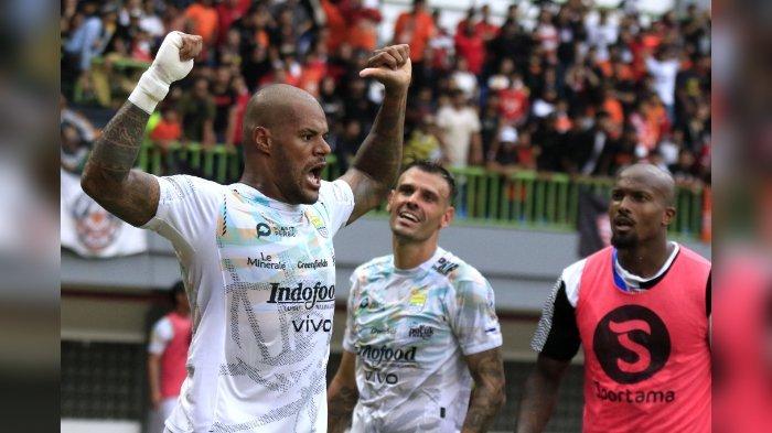 SELBERASI DDS - Selebrasi David da Silva setelah mencetak gol ke gawang Persija Jakarta, Minggu (16/2/2025), di Stadion Patriot Candrabhaga. Persib Bandung bermain imbang 2-2.