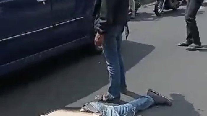 Seorang pengendara motor tewas seketika setelah mengalami kecelakaan di Kampung Elos RT03/05, Kelurahan Muka, Kecamatan Cianjur, Kabupaten Cianjur, Sabtu (8/7/2023).