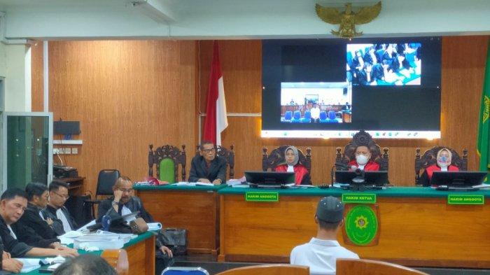 Sidang Peninjauan Kembali (PK) Sudirman, salah satu terpidana dalam kasus pembunuhan Vina, kembali digelar di Pengadilan Negeri (PN) Cirebon, Rabu (2/10/2024)
