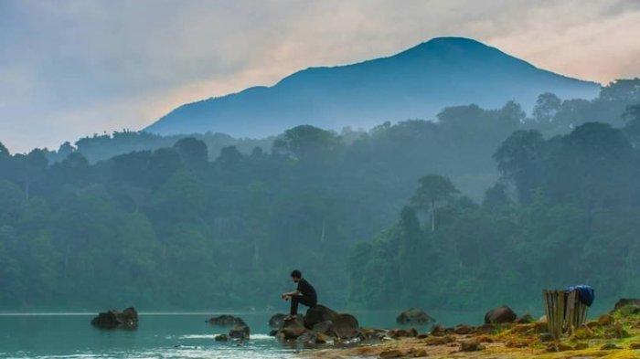 Situ Sangiang berada di atas ketinggian 600 sampai 800 meter di atas permukaan laut (mdpl)