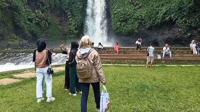 Suasana Objek Wisata Curug Bangkong di Kuningan
