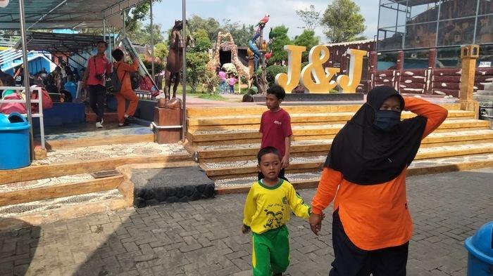 Suasana Objek Wisata J & J di Kuningan