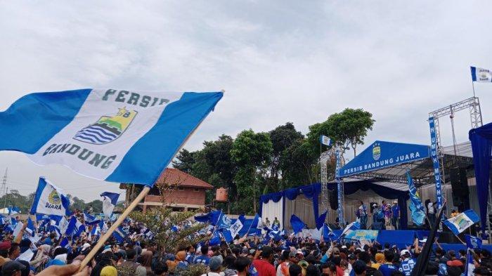 Syukuran Persib Bandung juara Liga 1 2024 berlangsung di rumah Haji Umuh Muchtar, Manajer Persib Bandung, Kampung Ciluluk, Desa Margajaya, Tanjungsari, Sumedang, Minggu (2/6/2024)