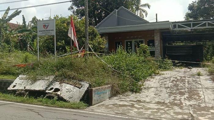 Kondisi rumah tempat Kejadian Perkara (TKP) pembunuhan ibu dan anak (Tuti Suhartini dan Amalia Mustika Ratu), Senin (18/4/2022).