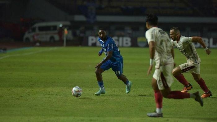 Tangkapan layar unggahan perasaan Levy Madinda dalam akun Instagram pribadinya, usai melaksanakan debutnya bersama Persib di laga kontra Bali United, di Stadion GBLA Kota Bandung, Kamis (3/8).