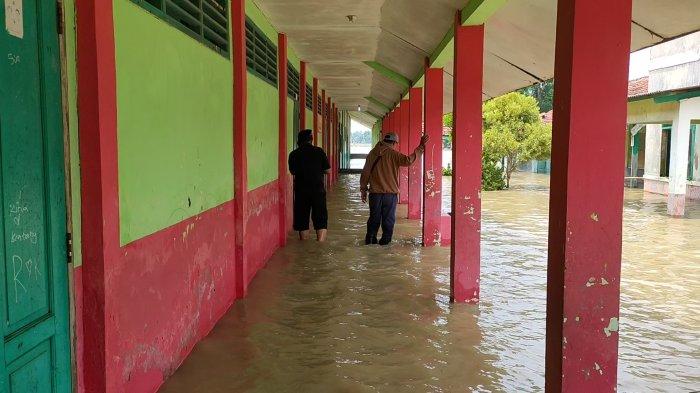 Untuk pertama kalinya di tahun 2025, Desa Bayalangu Kidul, Kecamatan Gegesik, Kabupaten Cirebon, dilanda banjir pada Kamis (16/1/2025) dini hari