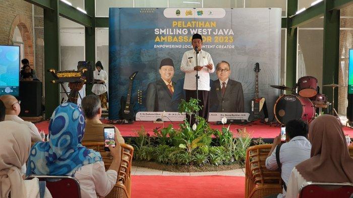 Buka Pelatihan Smiling West Java Ambassador 2023, Wagub Jabar Beri ...
