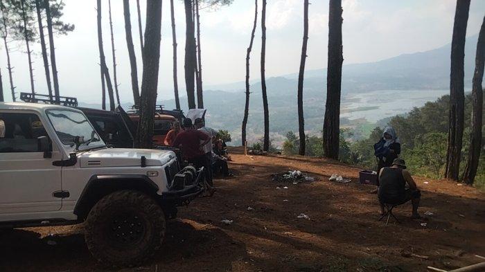 Wisata alam Bukit Bagarurung di Kuningan