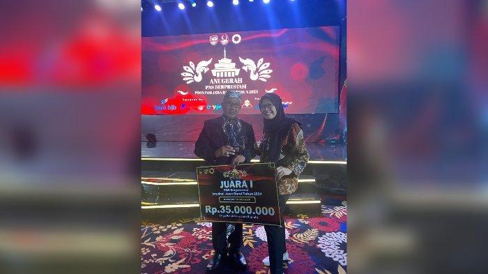 Yoyon Suryono Petugas Sat Pol PP Kabupaten Kuningan terpilih menjadi juara I dengan kategori Inspiratif.