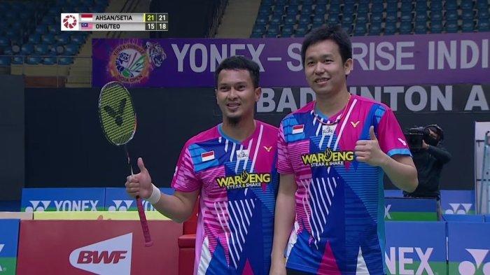 Ganda putra Indonesia, Mohammad Ahsan/Hendra Setiawan, berhasil menembus partai puncak India Open 2022 setelah membuat wakil Malaysia, Ong Yew Sin/Teo Ee Yi, jatuh bangun di babak semifinal.
