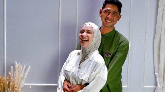Pose mesra Arya Saloka pemain Ikatan Cinta dan Putri Anne.