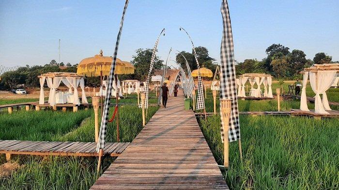 Suasana Kampung Sabin di Kawasan Kota Baru Keandra, Jalan Nyi Ageng Serang, Kecamatan Dukupuntang, Kabupaten Cirebon, Selasa (11/5/2021).