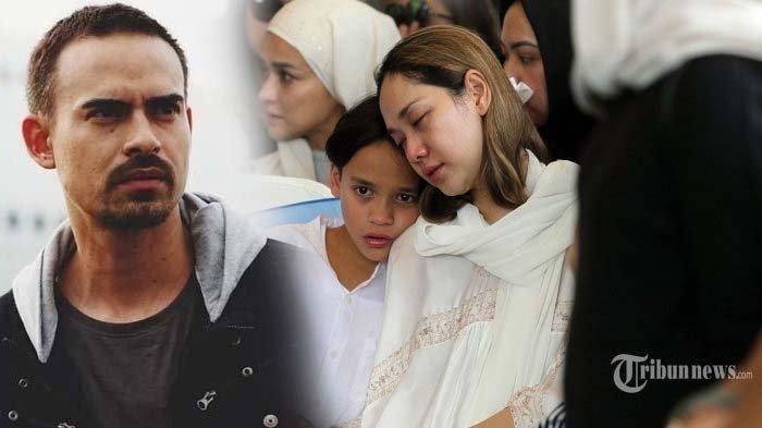 Bunga Citra Lestari menangis di Pemakaman Ashraf Sinclair