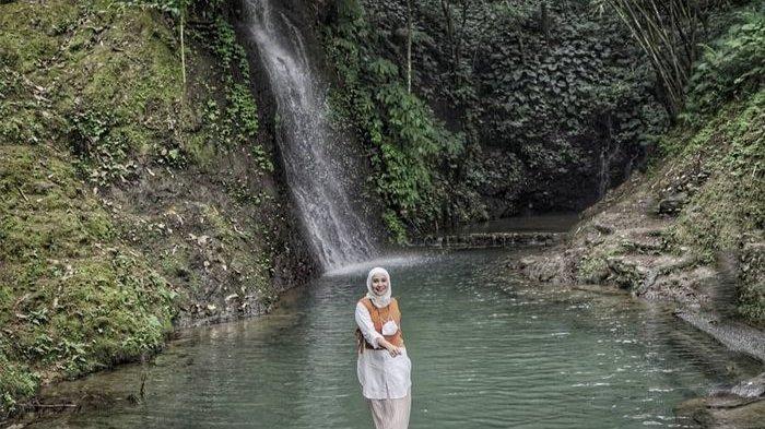 Curug Cipeuteuy yang berada di Desa Bantaragung, Kecamatan Sindangwangi, Kabupaten Majalengka menjadi potensi wisata yang diunggulkan dalam pariwisata di Majalengka.