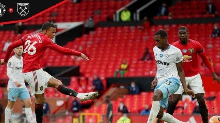 Penyerang Manchester United, Mason Greenwood, mencetak gol ke gawang West Ham United dalam laga di Old Trafford, Rabu (22/7/2020).