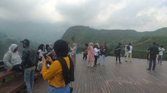 Objek Wisata Lawang Saketeng yang berada di Panyaweuyan, Kecamatan Argapura, Kabupaten Majalengka menjadi salah satu destinasi wisata favorit masyarakat.
