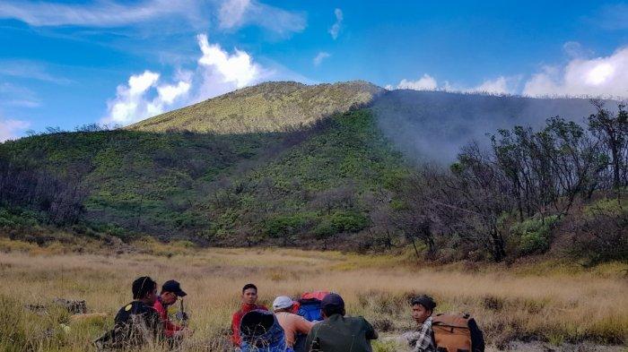 Potret keindahan jalur pendakian Gunung Ciremai via Trisakti Sadarehe di Desa Payung, Kecamatan Rajagaluh, Kabupaten Majalengka yang baru dibuka untuk umum pada Jumat (26/8/2022).