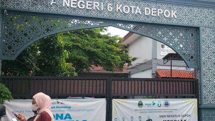 Aktivitas di SMAN 6 Depok usai pencopotan kepala sekolah imbas study tour, Jumat (21/2/2025). (TribunnewsDepok.com/M Rifqi Ibnumasy)