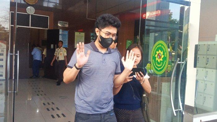Angger Dimas mengaku menahan amarah dan emosinya selama di dalam ruang sidang.