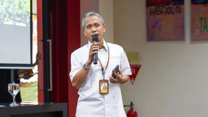 Drs. Abidin Eko Priyono.