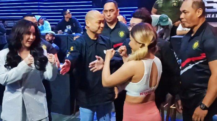 DJ Dinar Candy Akan bertanding tinju melawan Ayu Aulia, dalam acara Holywings Sport Show (HSS) Series 5 yang akan digelar di Indonesia Arena, Kompleks Gelora Bung Karno (GBK) Senayan, Jakarta Pusat, Minggu (21/4/2024).