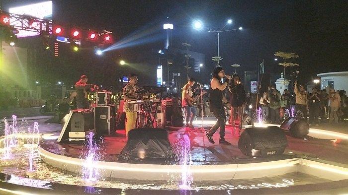 Depok Open Space resmi dibuka untuk umum pada Sabtu (23/12/2023) malam.