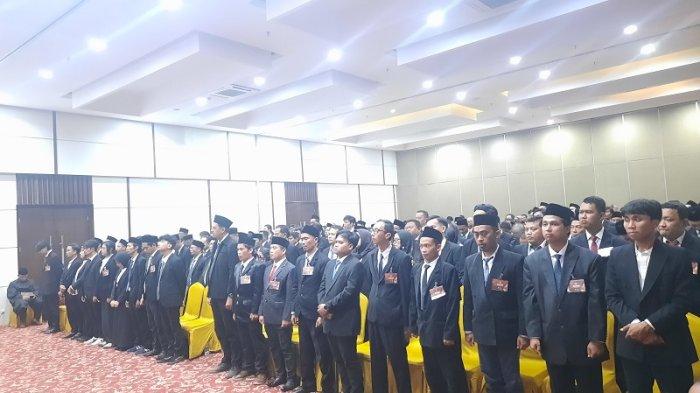 KPU Kabupaten Bogor melantik 200 Panitia Pemilihan Kecamatan (PPK) yang akan bertugas dalam Pemilihan Kepala Daerah (Pilkada) 2024 pada Kamis (16/5/2024) di Hotel Lorin Sentul, Kecamatan Babakan Madang, Kabupaten Bogor, Jawa Barat.