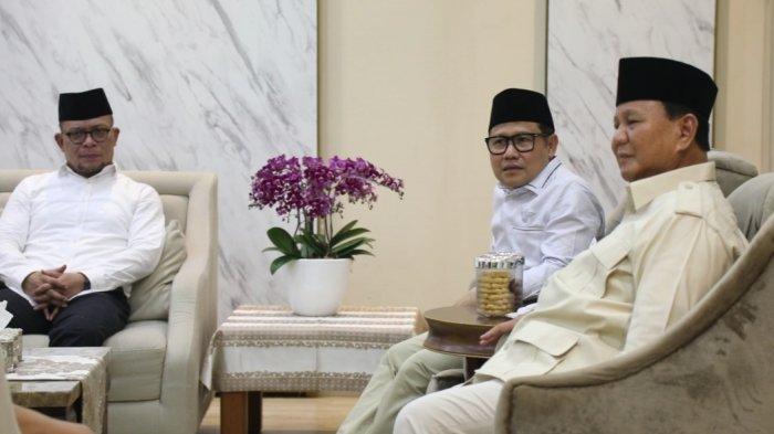 Ketua Umum Partai Gerindra Prabowo Subianto (paling kanan) dan Ketua Umum PKB Muhaimin Iskandar alias Cak Imin (dua dari kanan)