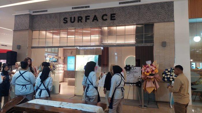Klinik kecantikan Surface Skin Habit membuka cabang ke-4 di Trans Studio Mall Cibubur, Kelurahan Harjamukti, Kecamatan Cimanggis, Kota Depok.