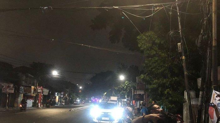 Lokasi kejadian kabel fiber optik putus di Jalan KS Tubun, Slipi, Palmerah, Jakarta Barat, yang menjerat leher seorang penegdara sepeda motor pada Rabu (9/8/2023) sekira pukul 22.15 WIB.