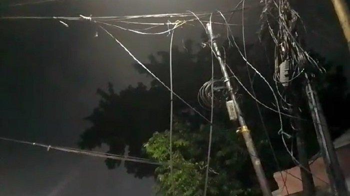 Lokasi kejadian kabel fiber optik putus di Jalan KS Tubun, Slipi, Palmerah, Jakarta Barat, yang menjerat leher seorang penegdara sepeda motor pada Rabu (9/8/2023) sekira pukul 22.15 WIB.