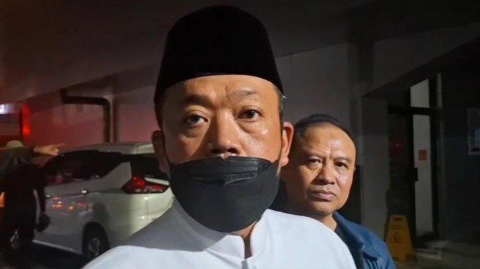 KEBAKARAN KANTOR KEMENTERIAN ATRBPN - Menteri ATR/BPN, Nusron Wahid saat mendatangi kantor Kementerian ATR/BPN yang terbakar pada Sabtu (8/2/2025) malam. Sejumlah berkas terbakar di ruangan humas. (Kompas.com/Intan Afrida Rafni)