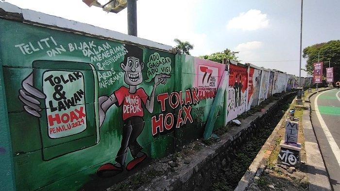 Para seniman Kota Depok membuat karya seni mural jelang Pemilihan Umum (Pemilu) 2024 bertemakan Pemilu Damai di Jalan Margonda hingga Jalan Juanda Kota Depok.