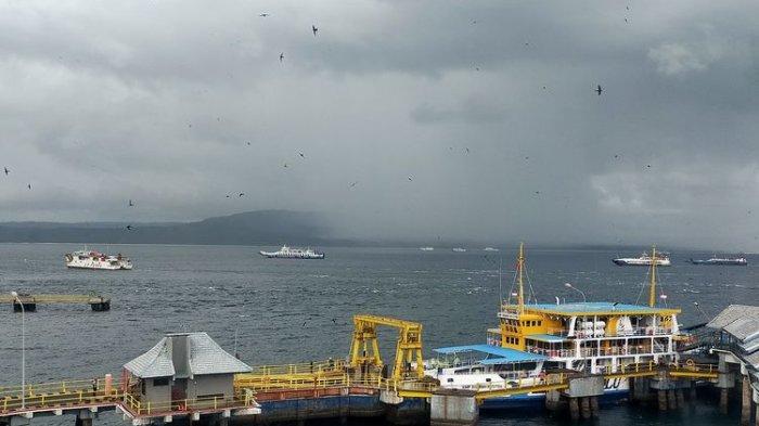 PELABUHAN KETAPANG - Pelabuhan Ketapang, Banyuwangi, Jawa Timur menjadi saksi bisu KMP Tugu Pratama Jaya berlabuh untuk terakhir kali pada Rabu (2/7/2025).