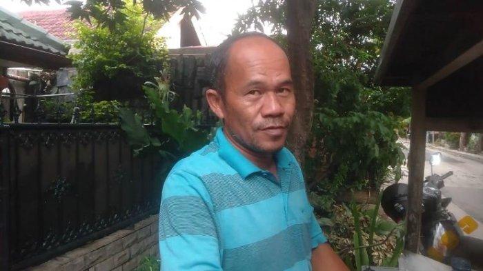 Penjual batagor keliling kawasan Kota Bekasi, Asep Abdulrahman mengaku rugi lantaran pembelinya menggunakan uang palsu.