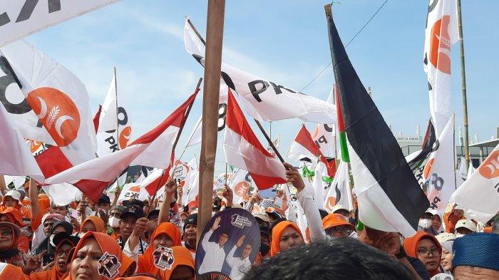 Presiden Partai Keadilan Sejahtera (PKS) Ahmad Syaikhu menghadiri kampanye akbar PKS di depan Ruko Verbena, Jalan Boulevard Grand Depok City, Sukmajaya, Depok pada Sabtu (3/2/2024).