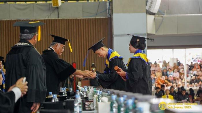 Rektor UI Prof. Ari Kuncoro Mewisuda 4.507 Lulusan