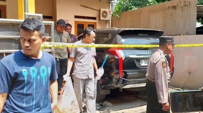 Rumah istri bos kertas di Tapos, Kota Depok diduga dibunuh anaknya, sang ayah kritis di rumah sakit.