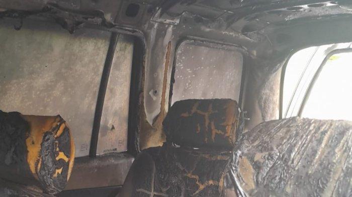 Sebuah mobil berjenis Isuzu Panther milik seorang warga berjenis kelamin laki-laki berinisial VU (38) menjadi sasaran pelemparan bom molotov oleh orang tidak dikenal (OTK) saat terparkir di Jalan Pratama 2 Dalam, kelurahan Pejuang, kecamatan Medan Satria, kota Bekasi.