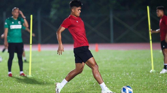 Striker Timnas Indonesia Ramadhan Sananta menjalani sesi latihan jelang menghadapi Burnei Darussalam. Timnas Indonesia tetap fokus untuk meraih kemenangan di kandang Brunei Darussalam di leg kedua putaran pertama Kualifikasi Piala Dunia 2026. Laga tersebtu akan digelar di Stadion Hassanal Bolkiah, Bandar Seri Begawan, Selasa (17/10/2023).