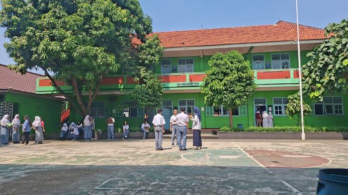 SMA MUHAMMADIYAH 1 DEPOK -- Suasana tahu ajaran baru di SMA Muhammadiyah 1 Depok di Jalan Raya Sawangan nomor112, Pancoran Mas, Kecamatan Pancoran Mas, Kota Depok, Jawa Barat, Selasa (22/7/2025).