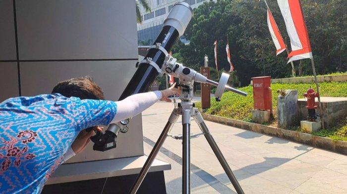 Teropong bintang yang menjadi salah satu kegiatan di Pameran Astronomi Jakarta (PAJ) yang berlangsung di Gedung Teater Kecil TIM, Cikini, Menteng, Jakarta Pusat dari 7-13 Agustus 2023.