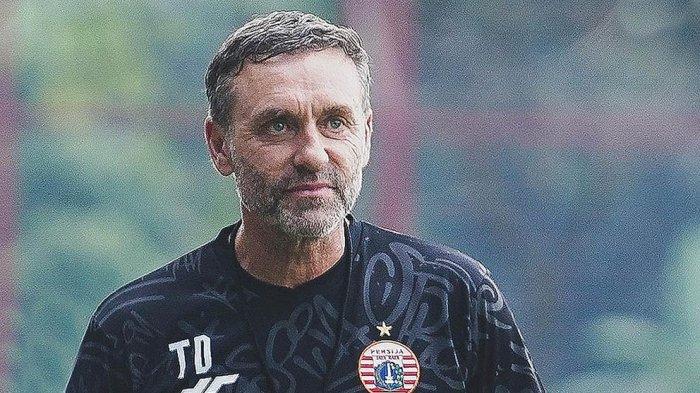Thomas Doll juru taktik tim Persija Jakarta masih mencari sisa tiga pemain asing lagi buat timnya