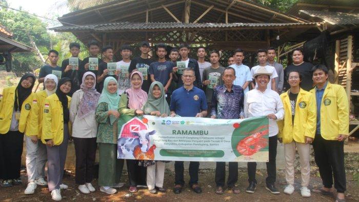 Tim Pengmas terdiri dari 9 anggota tim yang diketuai oleh Retno Lestari mencakup 6 tenaga dosen dan 3 tenaga mahasiswa.