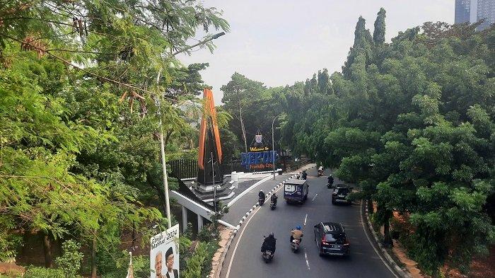 Tugu Selamat Datang Kota Depok di Jalan Margonda, Kelurahan Pondok Cina, Kecamatan Beji, Kota Depok pada Minggu (17/12/2023).