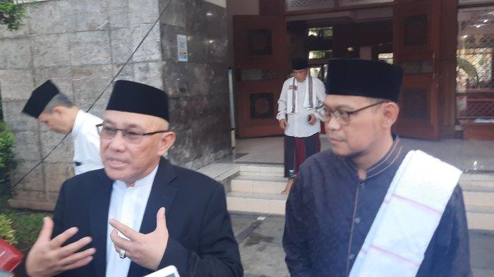 Wali Kota Depok Mohammad Idris (kiri) dan Wakil Wali Kota Imam Budi Hartono (kanan) saat ditemui usai Salat Idul Fitri 1445 Hijriah di Masjid Agung Kota Depok, Pancoran Mas, pada Rabu (10/4/2024)