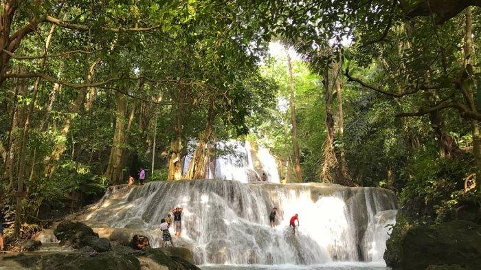 WISATA- Pesona Air Terjun Oenesu di Kabupaten Kupang, Nusa Tenggara Timur.
