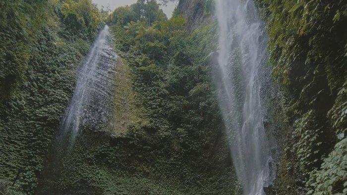 AIR TERJUN KEMBAR MURUSOBE- Air terjun Murusobe, tempat wisata alam yang berada di Desa Poma, Kecamatan Tanawawo, Kabupaten Sikka.