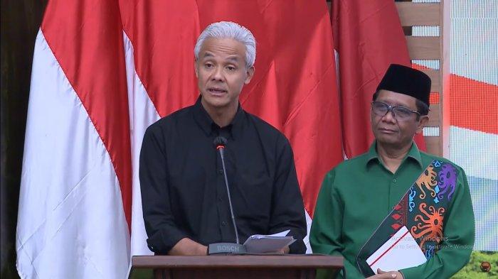 PIDATO - Calon Presiden (Capres) Ganjar Pranowo dan Calon Wakil Presiden (Cawapres) Mahfud MD saat menyampaikan pidato singkat pada acara pengumuman Cawapres di Kantor DPP PDI-P, Jakarta Pusat, Rabu (18/10/2023)