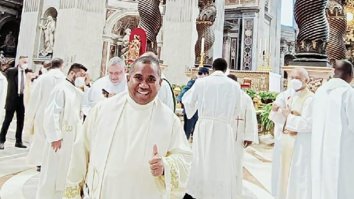 Romo Doddy Sasi Asal NTT Lima Kali Rayakan Natal di Roma Italia Cerita